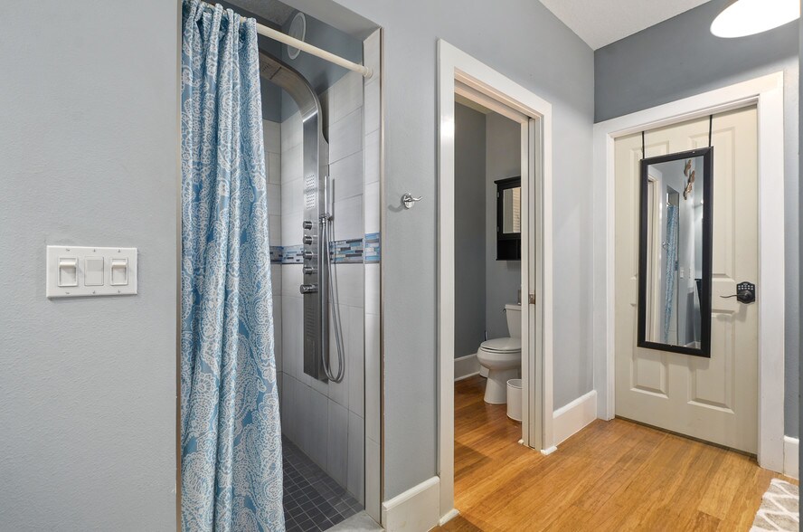 More Photos Of 620 N Tubb St, Oakland Specialty For Sale