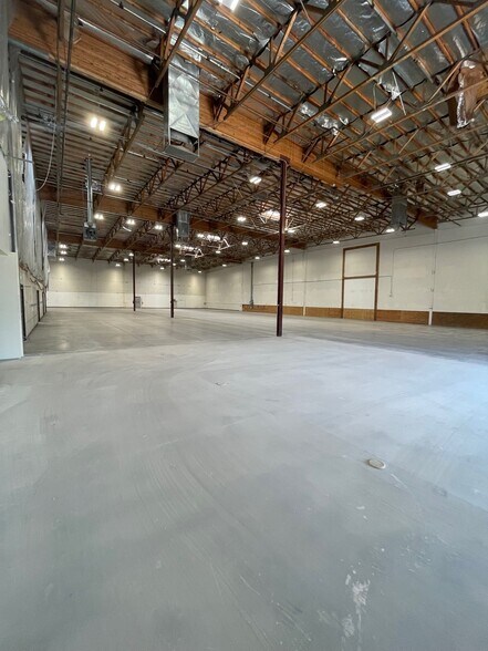 More Photos Of 4170 W Harmon Ave, Las Vegas Warehouse For Lease
