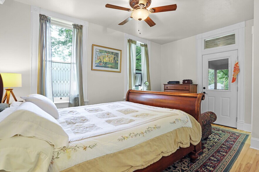 More Photos Of 504 W 5th St, Washington Hospitality For Sale