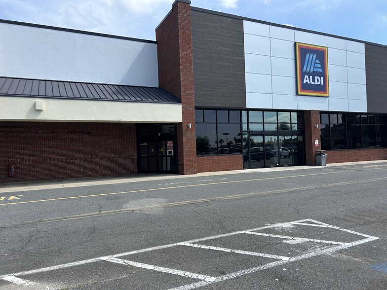 More Photos Of 303-363 Venture Dr, Brunswick Storefront For Lease