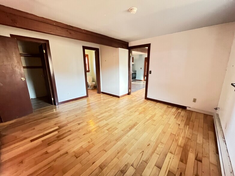 More Photos Of 156 Mount Zion Rd, Marlboro Flex For Sale