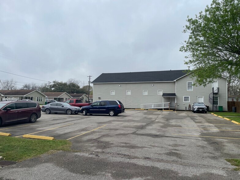 More Photos Of 311 E Homan St, Baytown Religious Facility For Sale