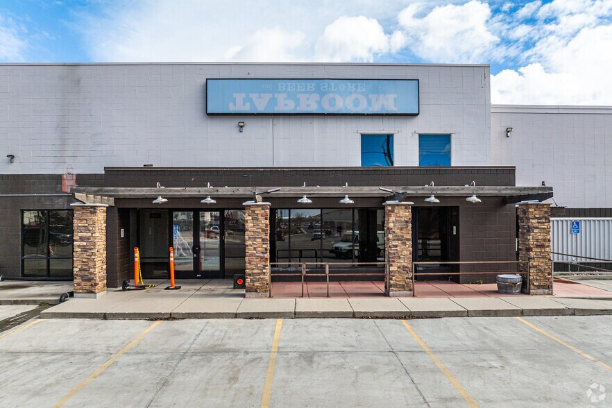 More Photos Of 1763-1765 S 300 W, Salt Lake City Showroom For Lease