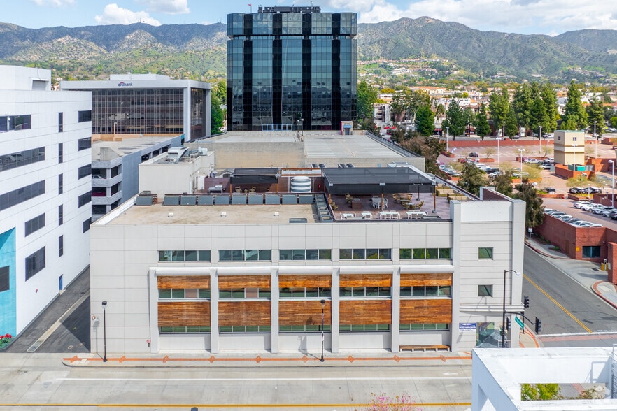 More Photos Of 300 N 3rd St, Burbank Office For Sale