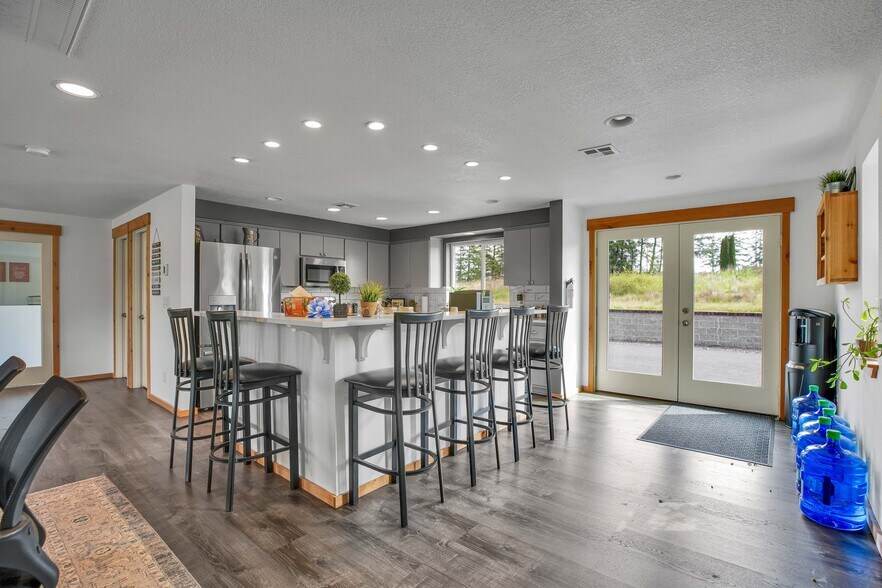 More Photos Of 406 NE 184th St, Ridgefield Office Residential For Lease