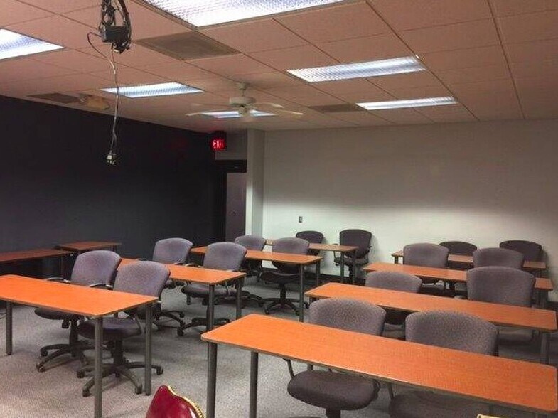 More Photos Of 4401-4435 O St, Lincoln Office For Sale