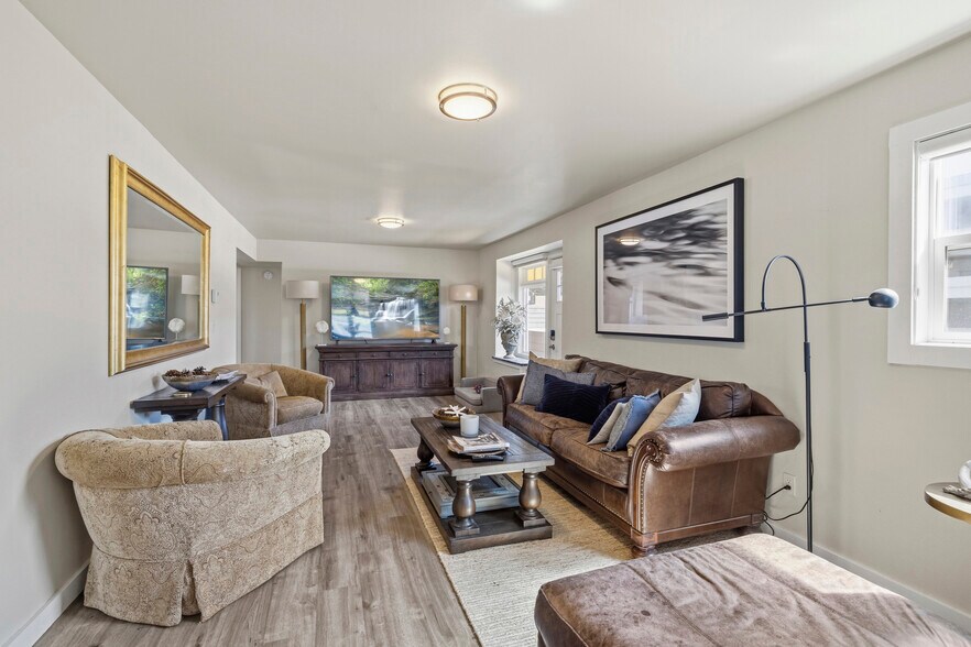 More Photos Of 101-107 S 1st St, La Conner Storefront For Sale