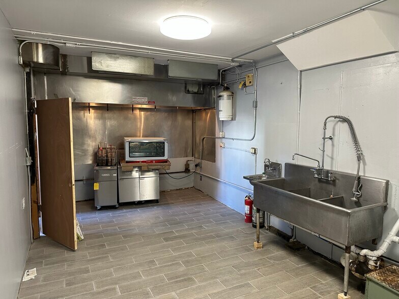 More Photos Of 123 Madison Ave, Albany Storefront Retail Residential For Lease