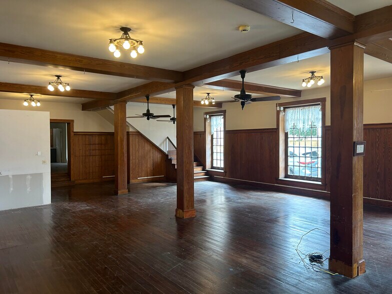 More Photos Of 53 E Lee St, Warrenton Storefront Retail Office For Sale