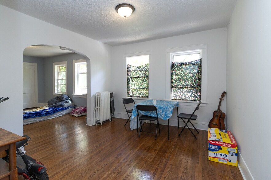 More Photos Of 1321 Payne Ave, Saint Paul Storefront Retail Residential For Sale