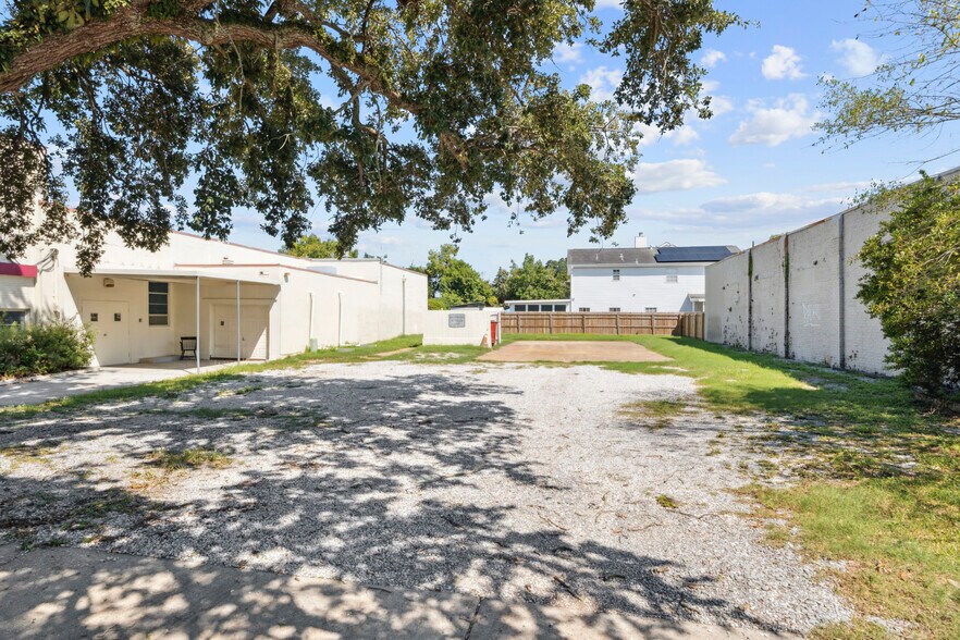 More Photos Of 5325 Canal Blvd, New Orleans General Retail For Sale