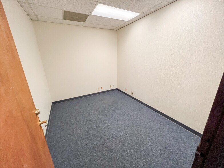 More Photos Of 3016 Kermit Hwy, Odessa Office For Lease