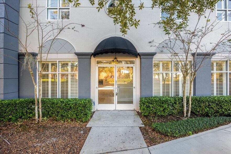 More Photos Of 422 S Alafaya Trl, Orlando Loft Creative Space For Sale
