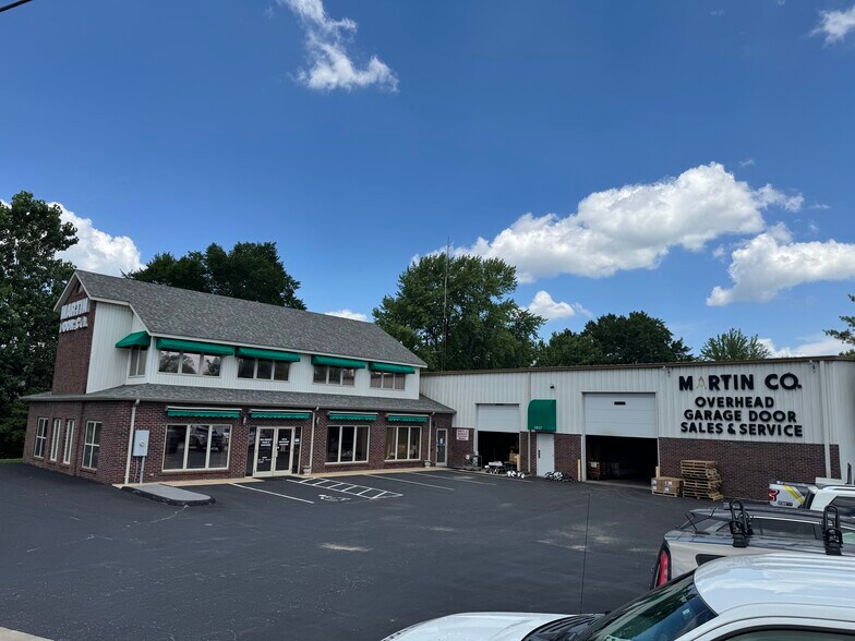 More Photos Of 3025 N Saint Peters Pky, Saint Peters Showroom For Sale