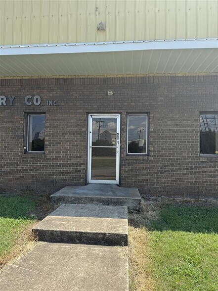 More Photos Of 3335 35th Ave N, Birmingham Manufacturing For Lease