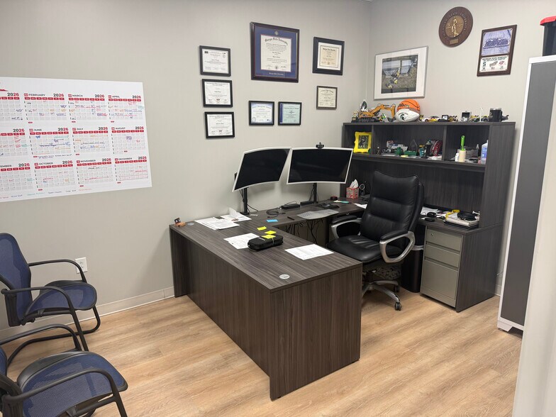 More Photos Of 320 Seagle St, Huntersville Loft Creative Space For Lease