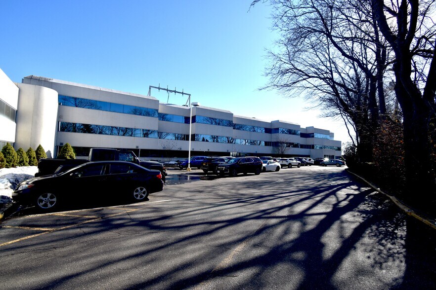 More Photos Of 775 Park Ave, Huntington Medical For Sale