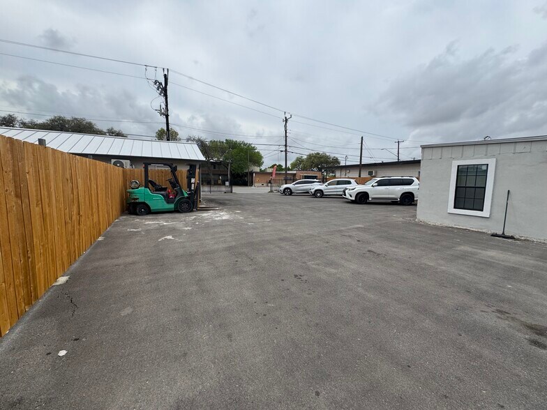 More Photos Of 1935-1939 Rigsby Ave, San Antonio General Retail For Sale