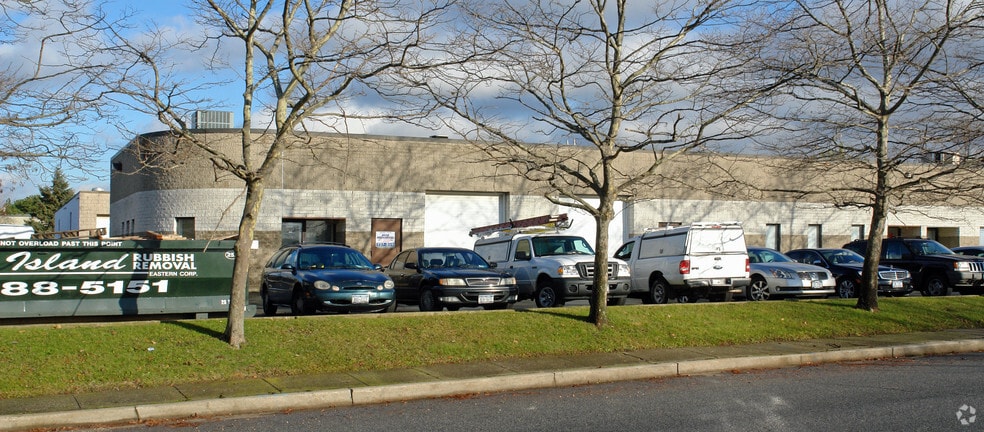 Primary Photo Of 901-907 S 2nd St, Ronkonkoma Warehouse For Lease