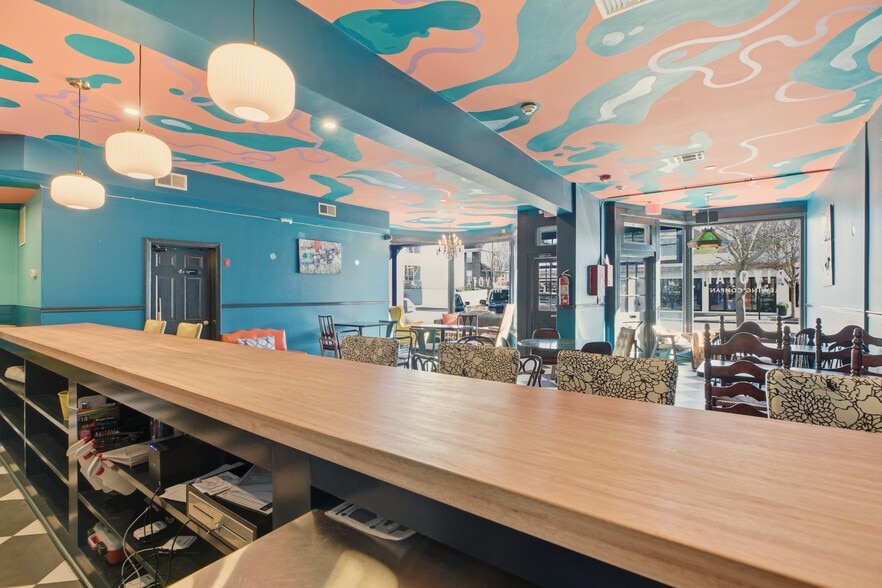 More Photos Of 140 Broadway, Newport Storefront Retail Residential For Lease