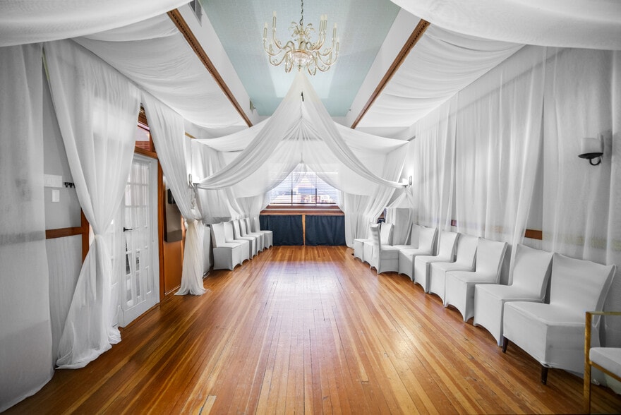 More Photos Of 45886 Wellington Ave, Chilliwack Hotel For Sale