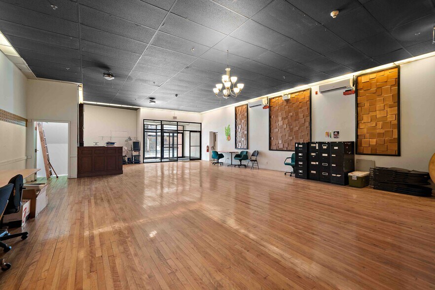 More Photos Of 4225 Rue Notre-Dame O, Montréal Office For Sale