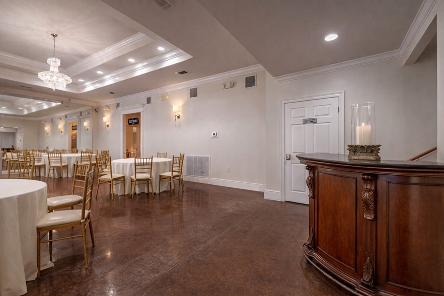 More Photos Of 5800 England Dr, Alexandria Specialty For Sale