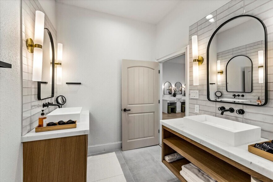 More Photos Of 8811 West Ln, Magnolia Office For Sale