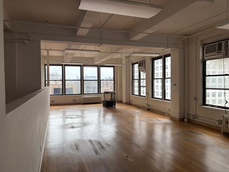 More Photos Of 260 W 35th St, New York Office Residential For Lease
