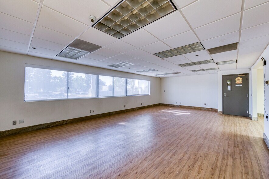 More Photos Of 5333 N Cornelia Ave, Fresno Warehouse For Sale