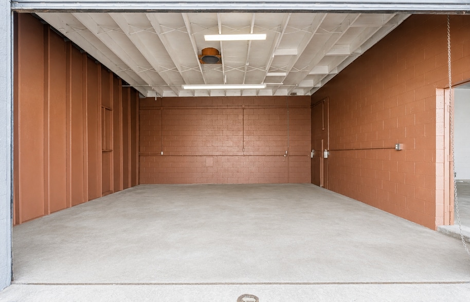 More Photos Of 9533 Atlantic Blvd, South Gate Auto Repair For Sale