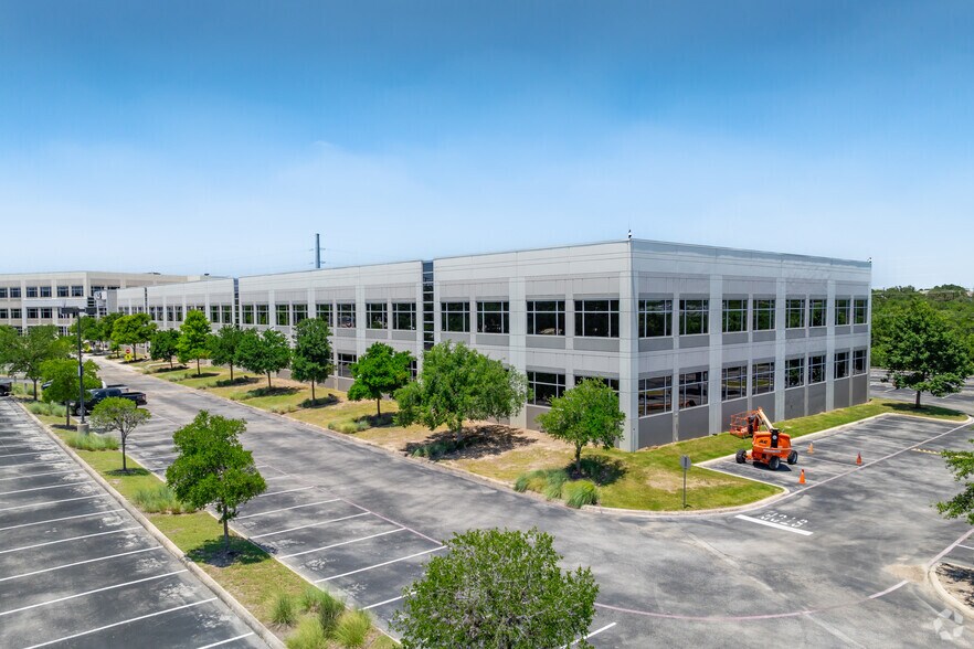 More Photos Of 10000 Rogers Run, San Antonio Office For Sale