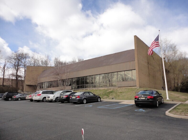 Primary Photo Of 500 Corporate Dr, Mahwah Flex For Sale
