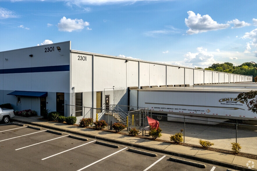 More Photos Of 2301 Nevada Blvd, Charlotte Warehouse For Lease