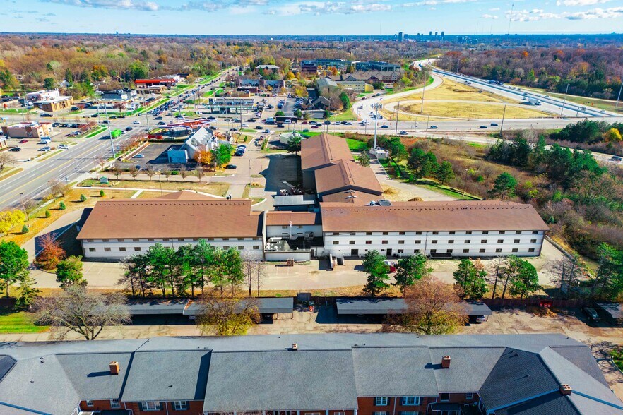 More Photos Of 31525 W 12 Mile Rd, Farmington Hills Hospital For Sale