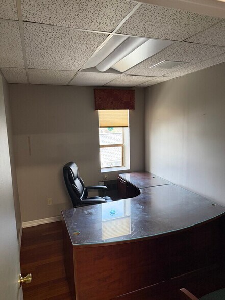 More Photos Of 3715 Main St, Bridgeport Medical For Sale