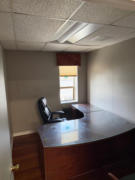 More Photos Of 3715 Main St, Bridgeport Medical For Sale