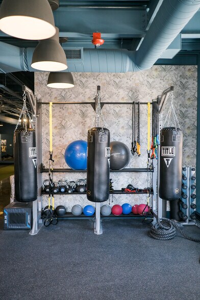 More Photos Of 30 E Adams St, Chicago Apartments For Lease