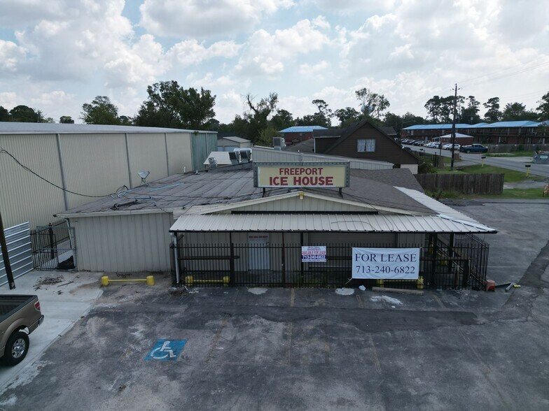 Primary Photo Of 711 Freeport St, Houston General Retail For Sale