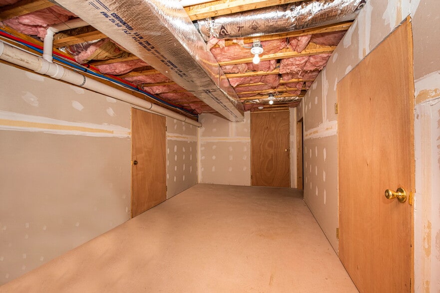 More Photos Of 1360 Montauk Hwy, Mastic Office For Sale