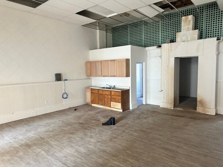 More Photos Of 31-33 E 2nd St, Manchester Storefront Retail Residential For Sale