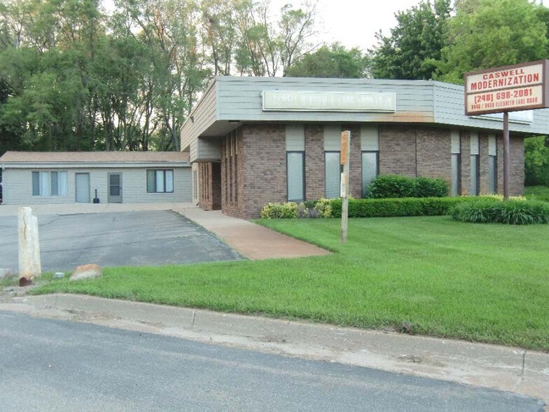 Primary Photo Of 9440 Elizabeth Lake Rd, White Lake Office For Sale