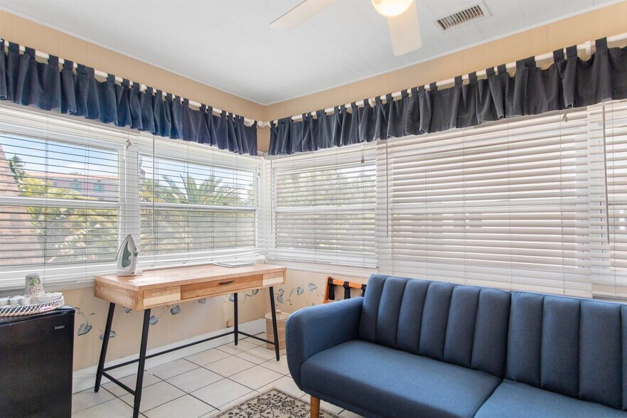More Photos Of 532 Beach Dr NE, Saint Petersburg Hospitality For Sale