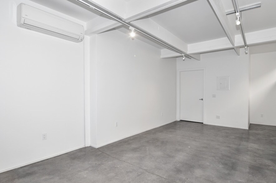 More Photos Of 687-691 S Coast Hwy, Laguna Beach Storefront Retail Office For Sale