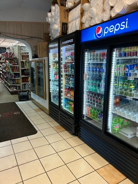 More Photos Of 18130 S US Highway 301, Wimauma Storefront For Sale