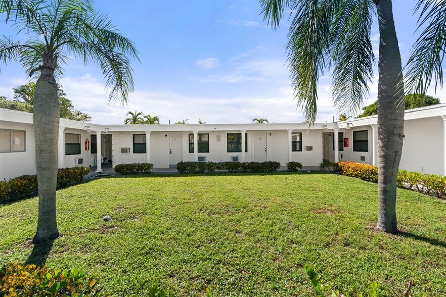 Primary Photo Of 320 NE 13th Ave, Boynton Beach Apartments For Sale