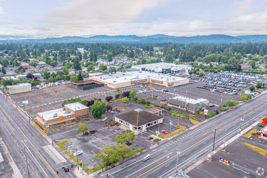 More Photos Of 700 SE 122nd Ave, Portland Freestanding For Lease