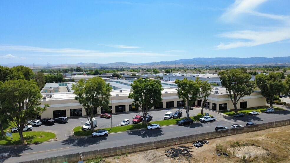 Primary Photo Of 700 Harvest Park Dr, Brentwood Warehouse For Lease