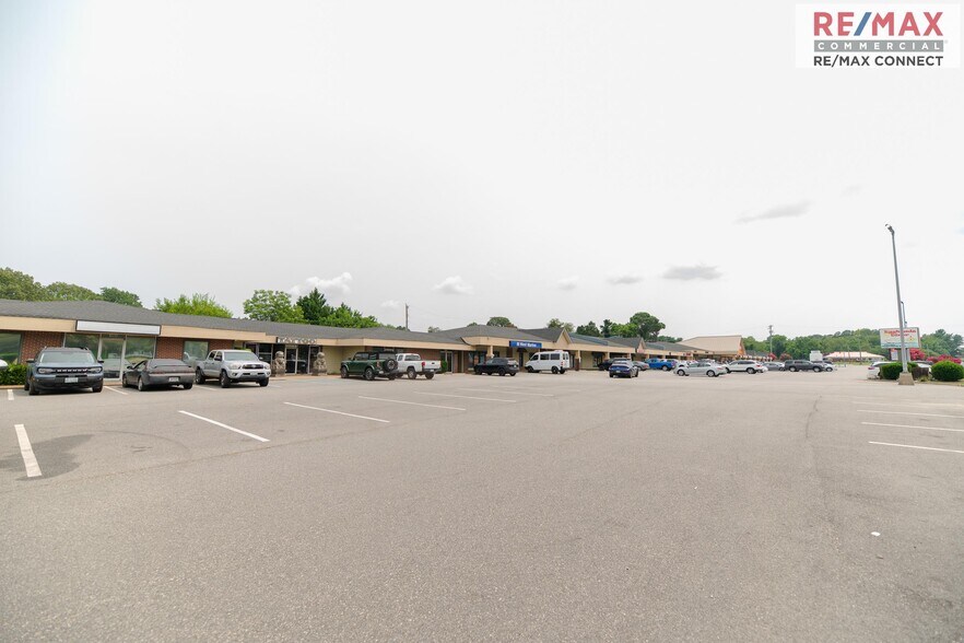 More Photos Of 1747-1811 George Washington Memoria Hwy, Gloucester Point Unknown For Lease