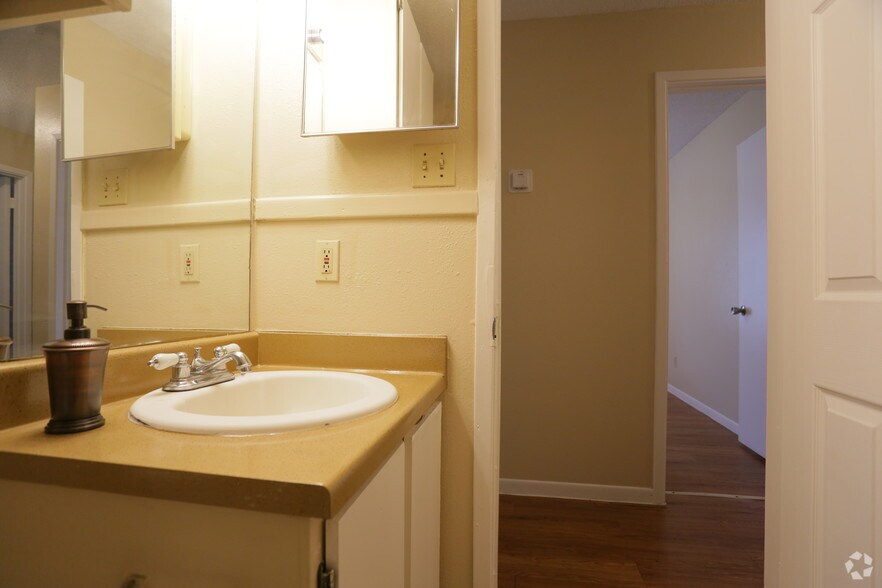 More Photos Of 737 W Mayfield Blvd, San Antonio Apartments For Sale